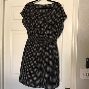 Black and white Gap dress with elastic waist